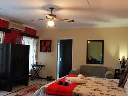 A Knights Rest Guesthouse Претория Экстерьер фото