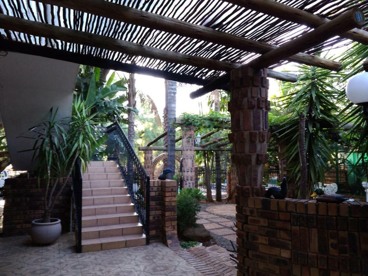 A Knights Rest Guesthouse Претория Экстерьер фото