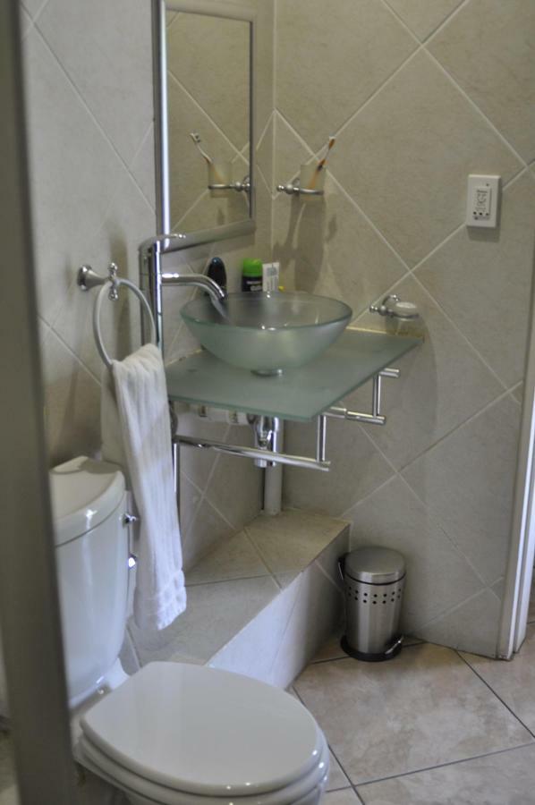 A Knights Rest Guesthouse Претория Экстерьер фото
